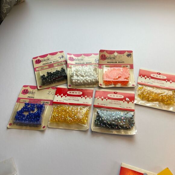 Vintage Midcentury dead stock beads in original packaging. - Picture 1 of 8